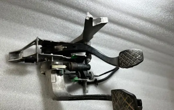 Audi A4 S4 B5 8D Clutch pedal 8D1721316 8D1721117K 8D1721140B