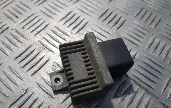 Mitsubishi Carisma Glow plug pre-heat relay 770011