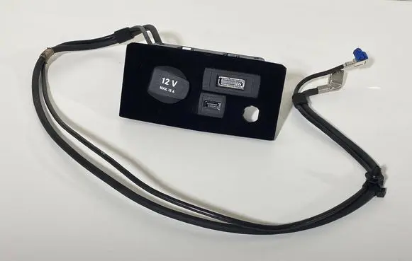 Mercedes-Benz CLS C218 X218 USB socket connector A2188203115 20082756