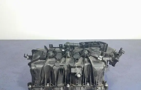 BMW X3 E83 Intake manifold 8647975