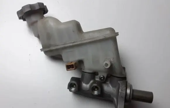 Master brake cylinder