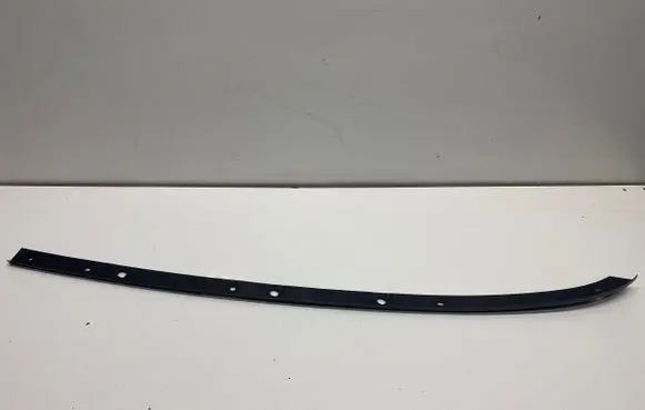 Chevrolet Camaro Front bumper splitter molding GM1046103 33304032