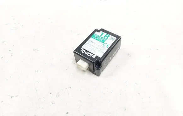 Toyota Auris 150 Door central lock control unit/module 8974112330 2513001592