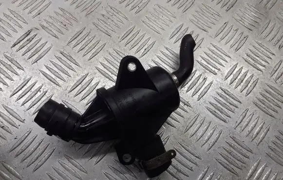 Opel Astra H Breather hose/pipe 55185372