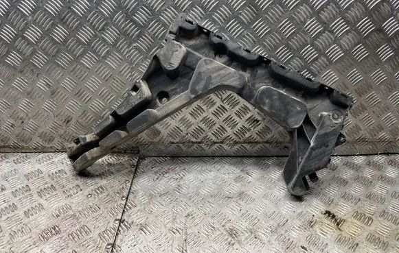 Seat Leon (5F) Rear bumper mounting bracket 5F9807375C 5F9807375