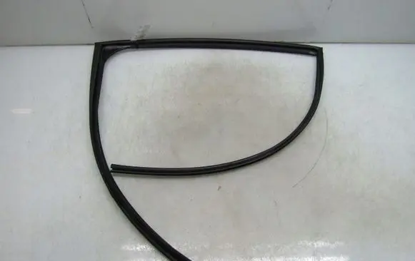 Nissan Leaf II (ZE1) Rubber seal rear door 823313NF0A