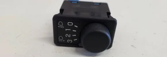 Nissan Primera Headlight level height control switch 37044A