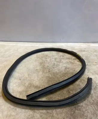 Opel Cascada Front door rubber seal 13369186 565740102
