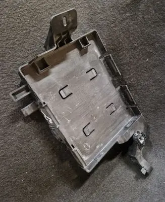 Buick Encore GX I Engine control unit holder 42744150