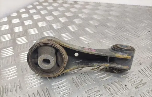 Toyota Yaris Engine mount bracket