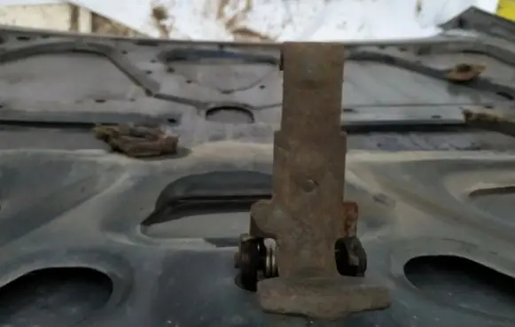 Renault Laguna I Engine bonnet (hood) release handle