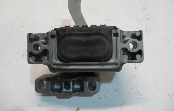 Volkswagen Transporter - Caravelle T1 Engine mounting bracket 5Q0199262B