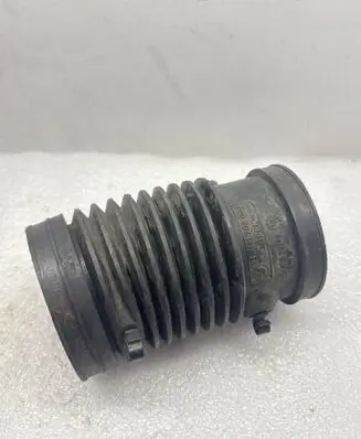 BMW 5 E34 Air intake hose/pipe 1702003 131702003