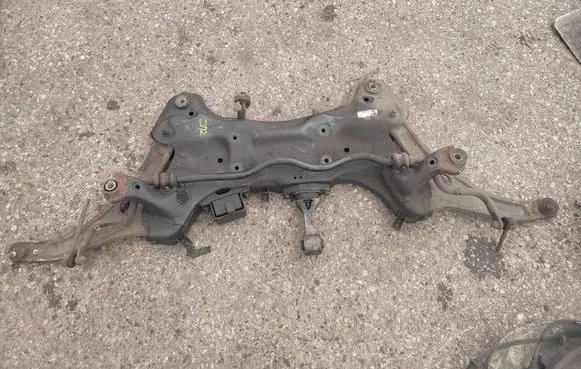 Hyundai i40 Front subframe 624013Z100