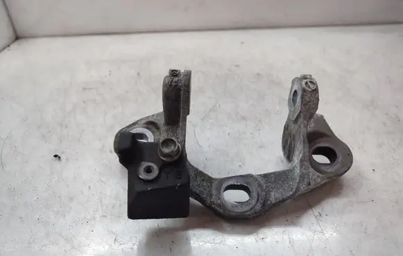 Mazda CX-5 Engine mounting bracket