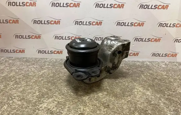 Volvo S40, V40 Engine mount bracket 30611472 3318312
