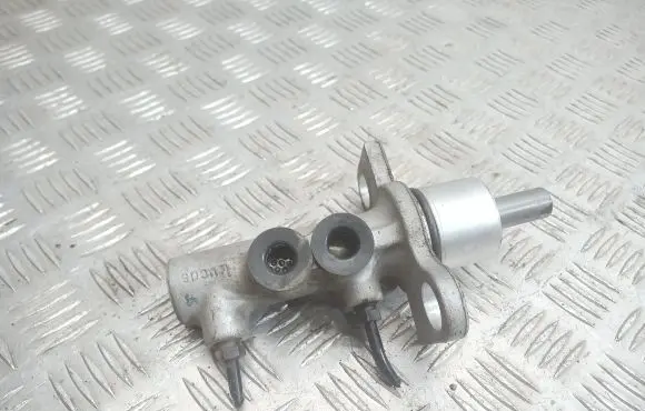Audi A4 S4 B5 8D Master brake cylinder