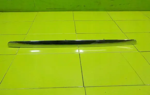 Mercedes-Benz Vito Viano W639 Rear light center trim bar blend MP60