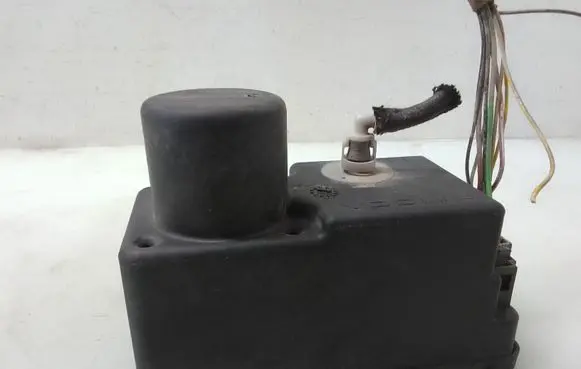 Volkswagen Golf III Central locking vacuum pump 1H0962257G