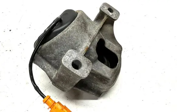 Audi A4 S4 B8 8K Engine mount bracket 8R0199381