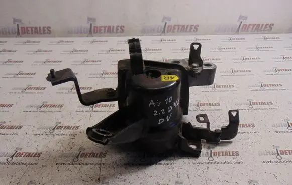 Toyota Avensis T270 Engine mount bracket