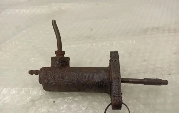 Clutch slave cylinder