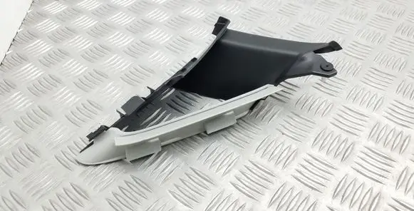 Volkswagen Golf VII Other sill/pillar trim element 5G0868143B