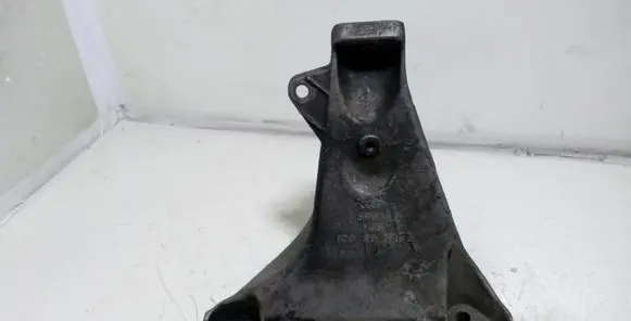 Volkswagen PASSAT B5 Engine mounting bracket 8D0199308 8D0199308L