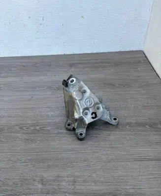 BMW 5 G30 G31 G38 Engine mounting bracket 6870754