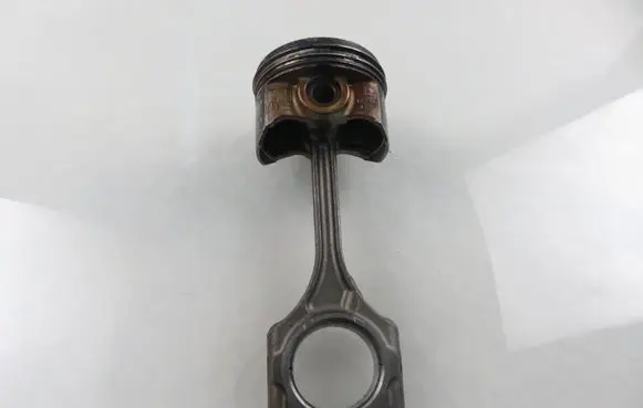 Honda Insight Piston with connecting rod 