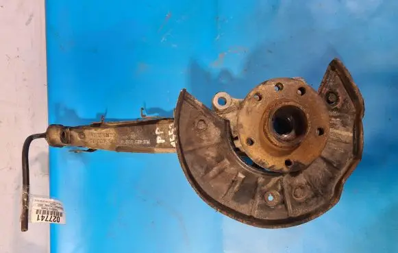 Volkswagen Touareg I Front wheel hub spindle knuckle 7L6407257A
