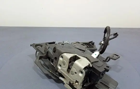 Ford Fiesta Front door lock AE8A-5421813-BD