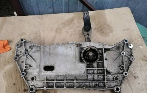 Volkswagen Caddy Front subframe 1K0199369G