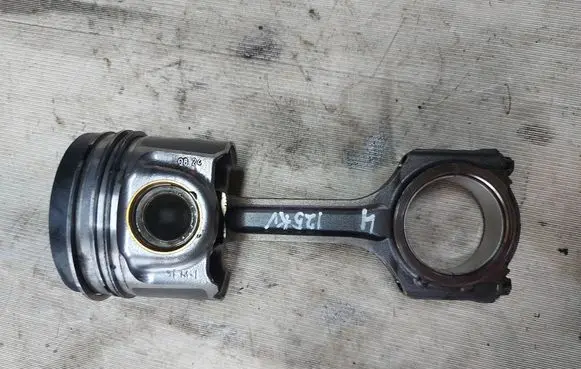 Ford Transit Custom Piston with connecting rod 