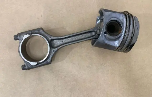 Volvo V40 Piston with connecting rod