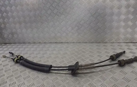 Suzuki Swift I Gear shift cable bracket 
