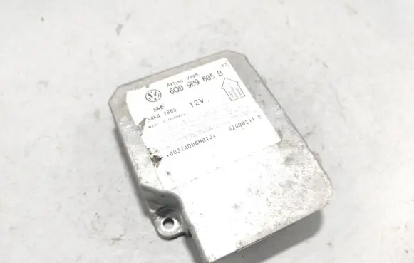 Volkswagen PASSAT B5.5 Airbag control unit/module 6Q0909605B 4286