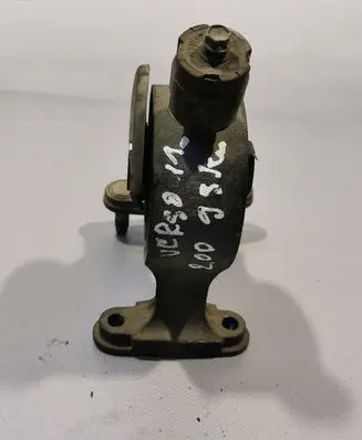 Toyota Verso Engine mount bracket