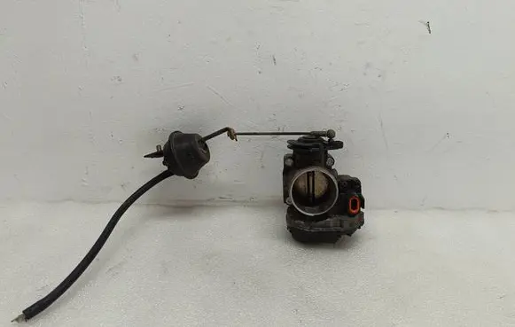 Audi A4 S4 B5 8D Throttle valve 058133066 40823721