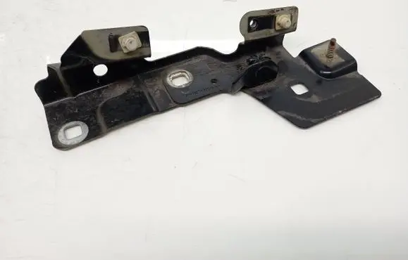 Fender mounting bracket