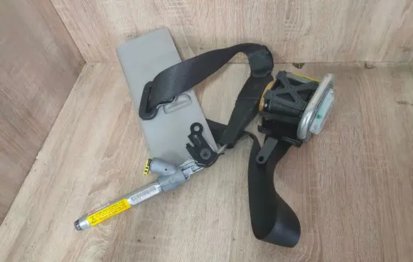 Opel Insignia A Front seatbelt 306302299P10