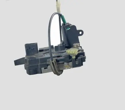 Opel Zafira B Front door lock 13220368