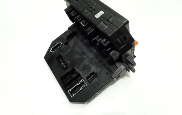 Mercedes-Benz S W221 Fuse module A2215403150 A2215402862 A2215457732