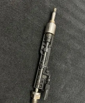 BMW 5 F10 F11 Fuel injector 13647597870 7597870 0261500109