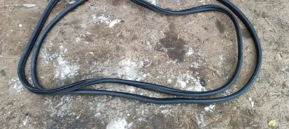 Peugeot 308 Rear door rubber seal (on body) 