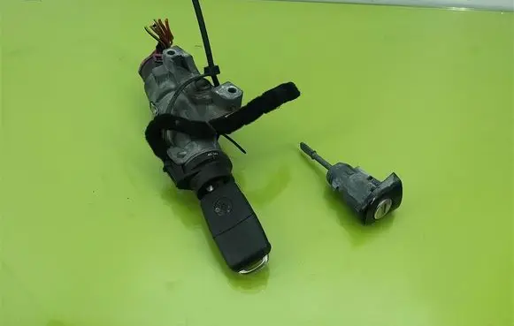 Volkswagen PASSAT B5.5 Ignition lock