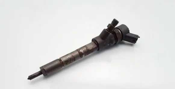 Toyota Auris 150 Fuel injector 0445110221 2367033040