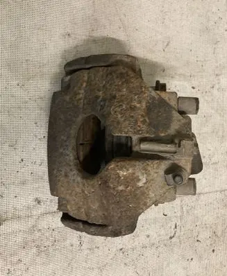 Volkswagen Touareg I Front brake caliper