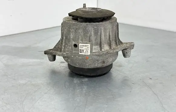 Mercedes-Benz C W205 Engine mount bracket A2052406717