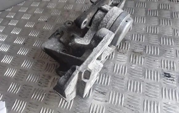 Nissan Qashqai Engine mount bracket 11220JD700